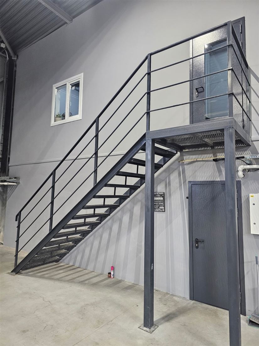 Сдам в аренду помещение свободного назначения 1450 м.кв.